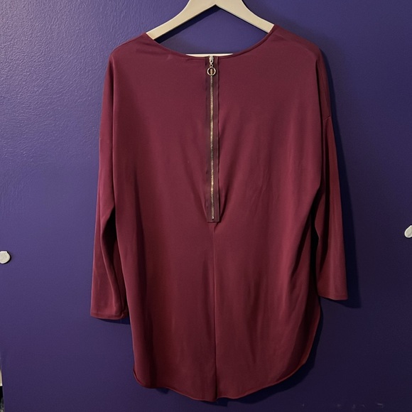 High-low Tunic with Zipper-back detail - Picture 2 of 3